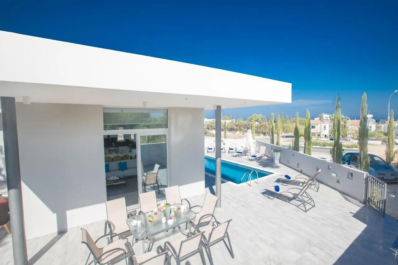 Polymnia Luxury Villas location